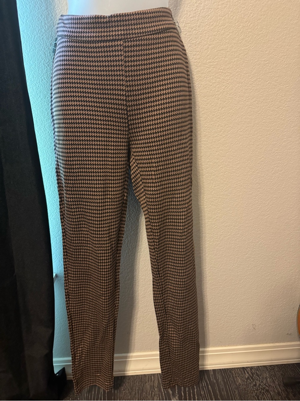 Tahari Brown and Black Houndstooth Womens Dress Pants